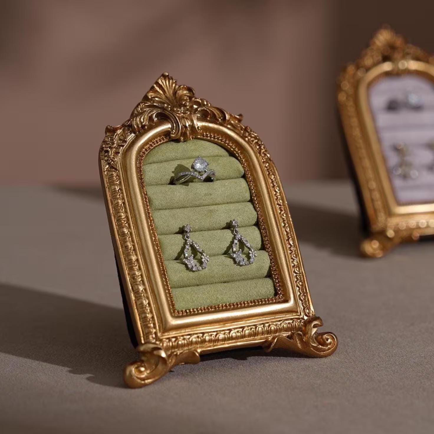 Lucky Clover Rococo Ring Stand