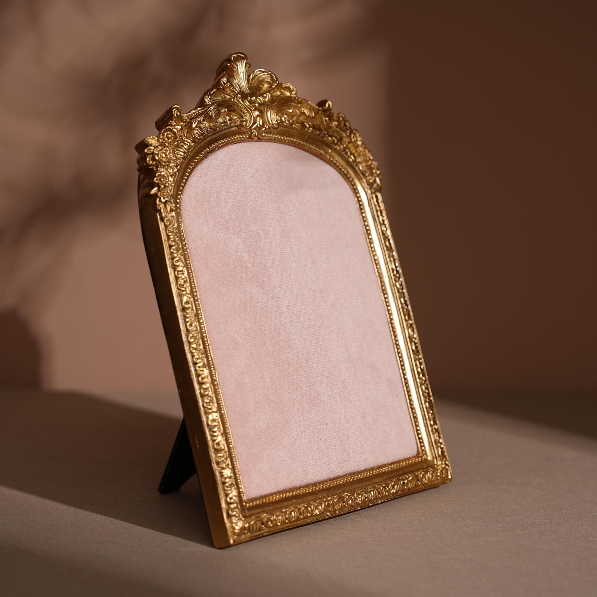 Rococo Style Vendor Display