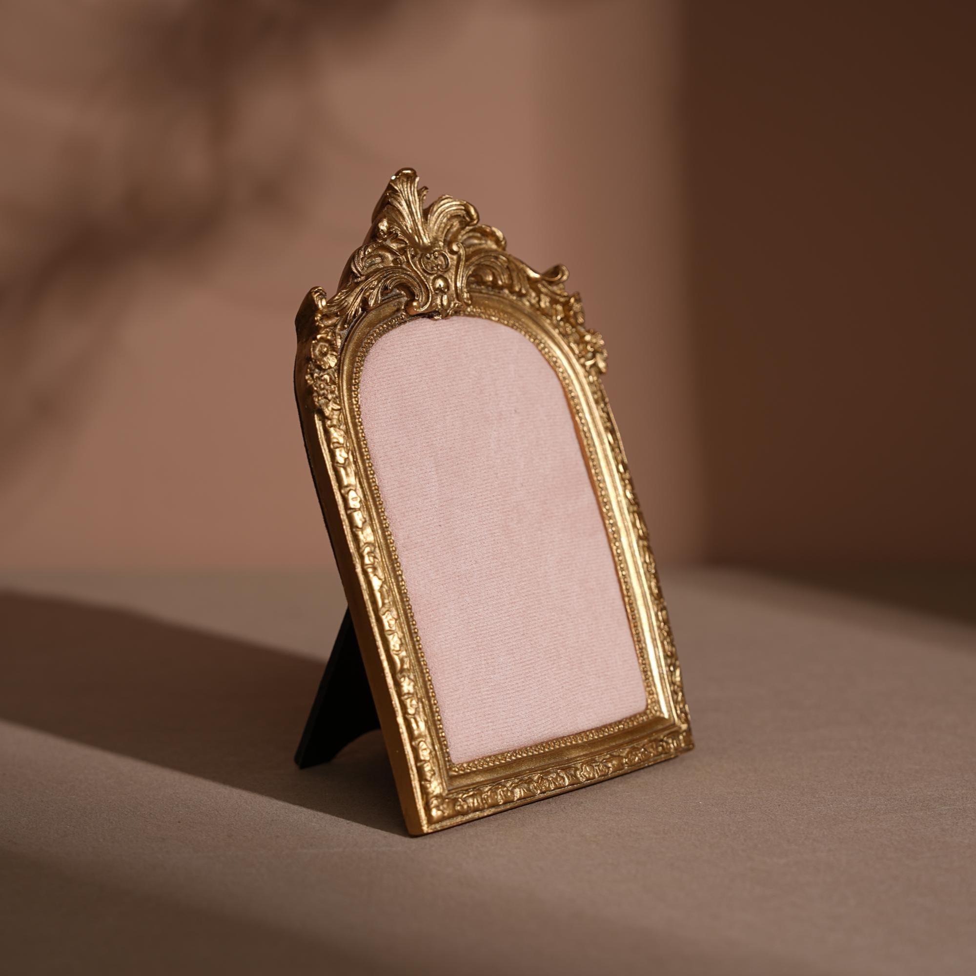 Rococo Style Vendor Display