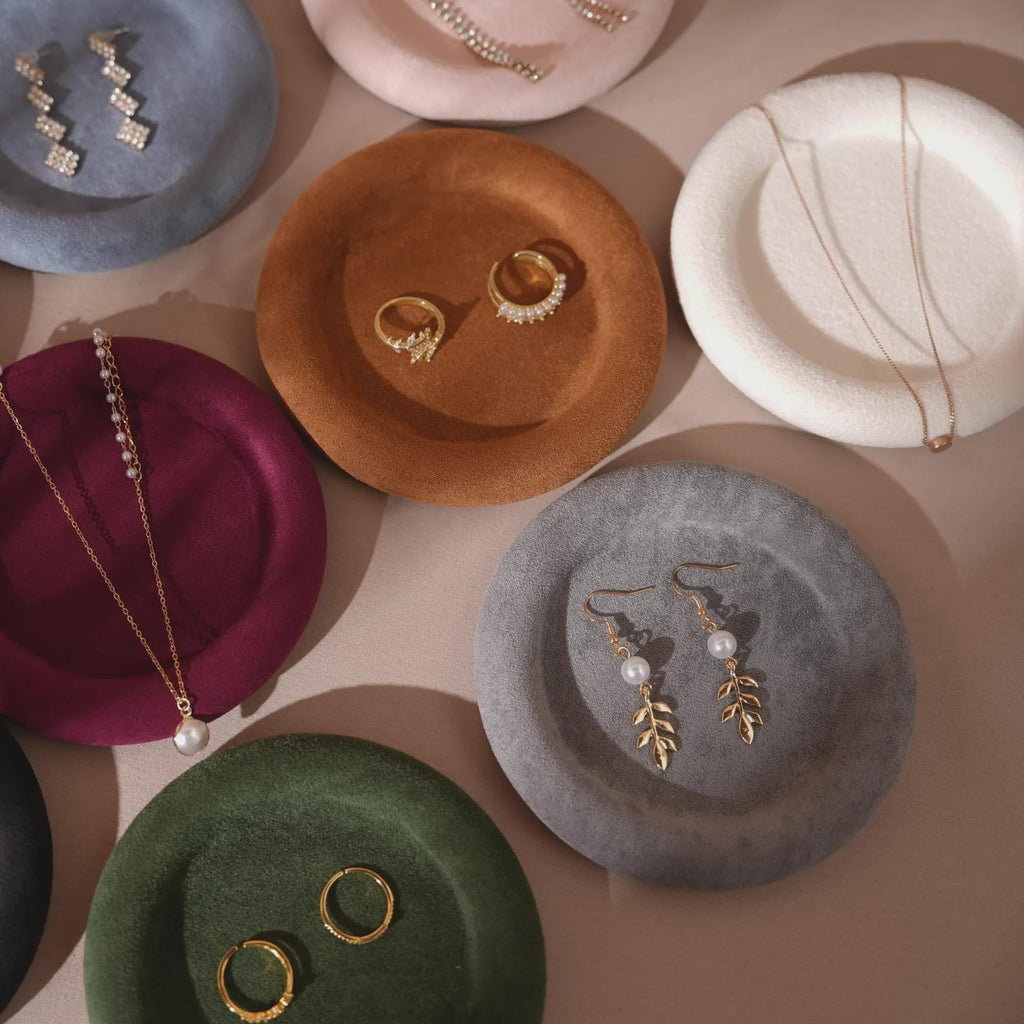 Elegant Suede Jewelry Organizer Dish Bracelet Tray Ring Organizer Necklace Photograph Earring Armband Gift for Her Daughter Wedding Decor