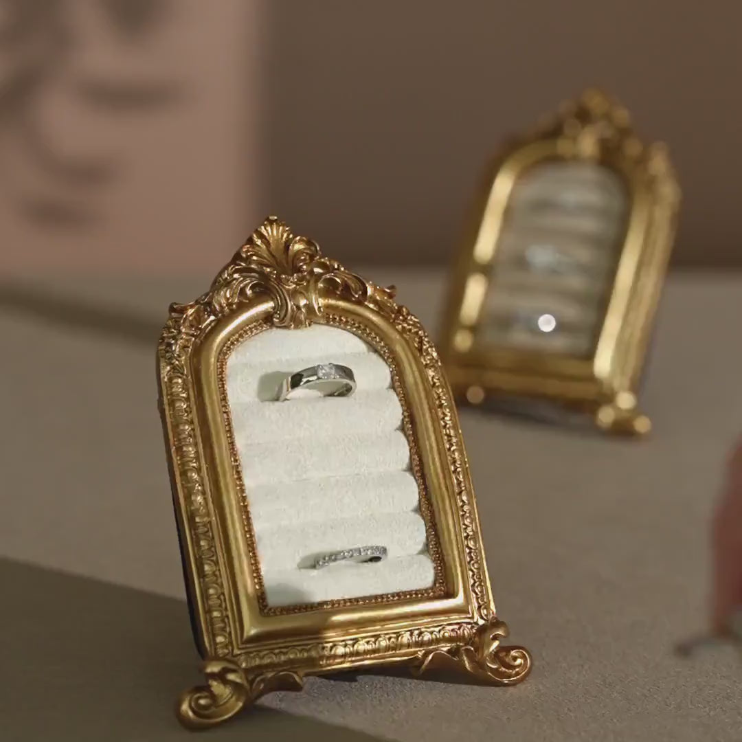 Lucky Clover Rococo Ring Stand