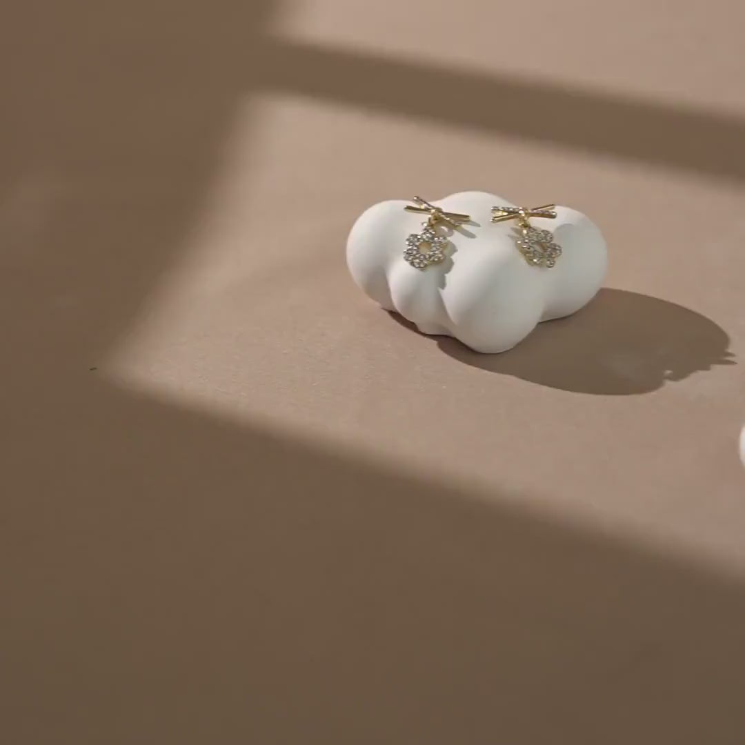 Gypsum Cloud Earring Display Holder: Stud Stand Dish